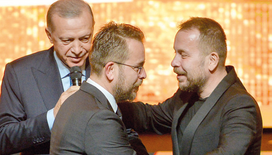 İkiz şefler Ömür Akkor ve Yunus Emre Akkor sahnede barıştı