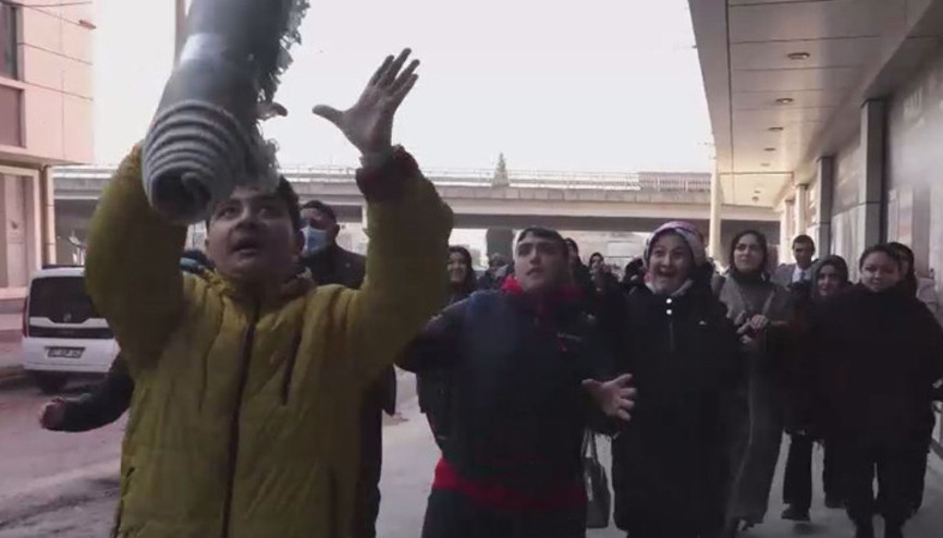 Kocaelide bedava halı izdihamı