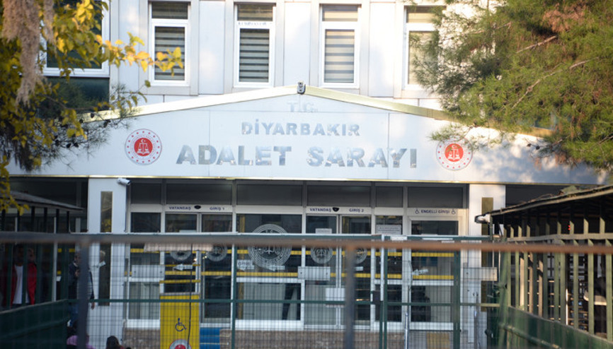 Üvey kız kardeşini taciz edip, erkek kardeşine cinsel istismarda bulunan şüpheli tutuklandı