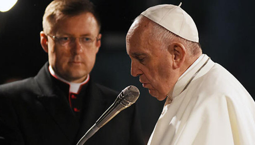 Papa Noel arefesi ayininde insanların servet ve iktidar açlığını kınadı