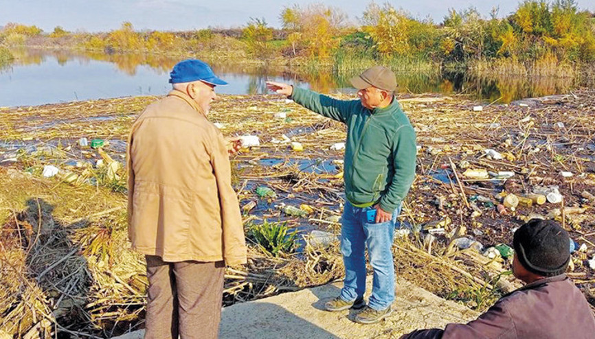 Büyük Menderes siyah akıyor