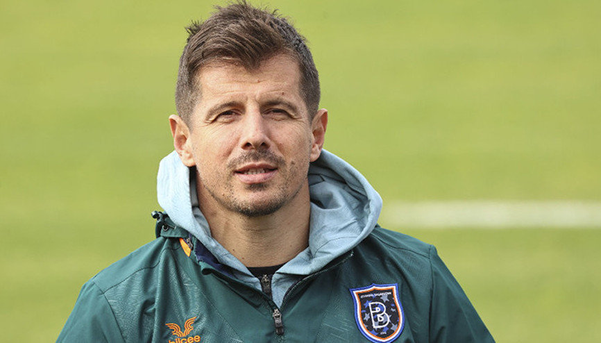 Medipol Başakşehirde Emre Belözoğlu ayrılığı açıkladı Çalışma prensibimiz uymuyor Medipol Başakşehirde Emre Belözoğlu ayrılığı açıkladı Çalışma prensibimiz uymuyor