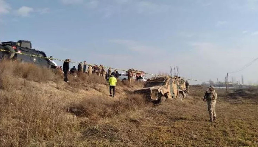Iğdırda lastiği patlayan zırhlı araç devrildi 12 asker yaralandı