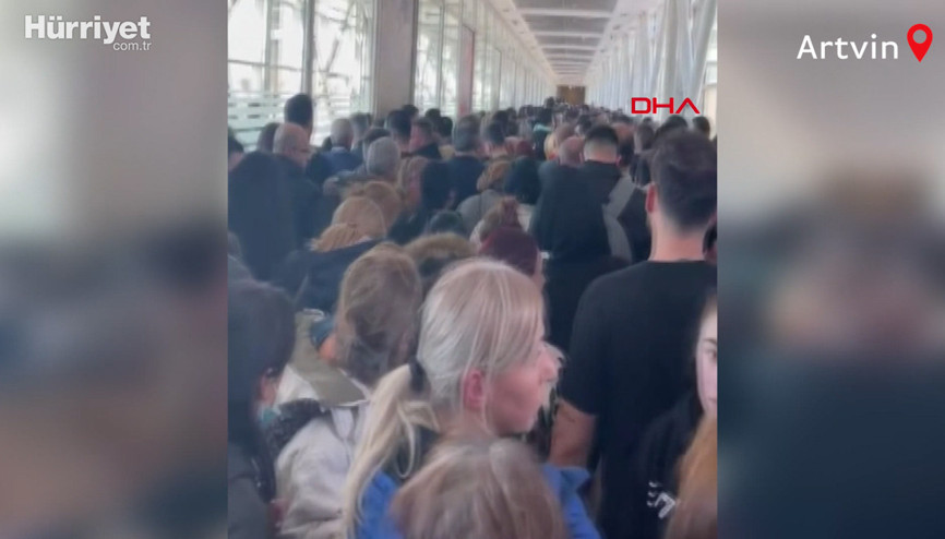 Sarp Sınır Kapısına telefon akını: Geçişler yüzde 358 arttı