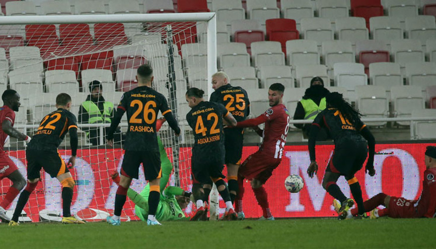 Fenerbahçeden Sivasspor - Galatasaray maçı sonrası flaş paylaşım Galatasaraydan cevap...