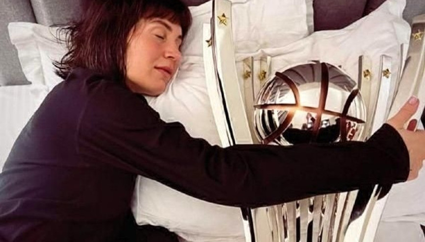 Asena Yalçın’dan Messi göndermesi