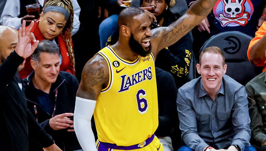 LeBron Jamesten doğum gününde tarihi performans Michael Jordandan sonra ilk...