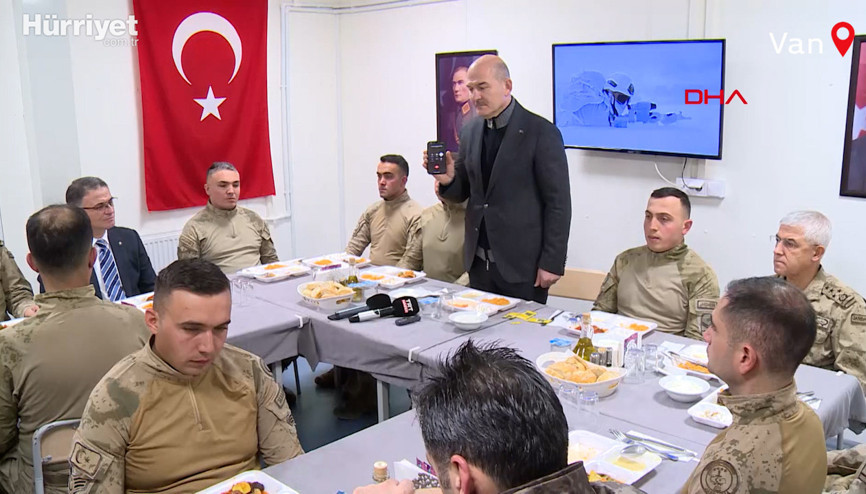 Bakan Soylu yeni yıla teröristlerden temizlenen Tendürek Dağı’nda girdi