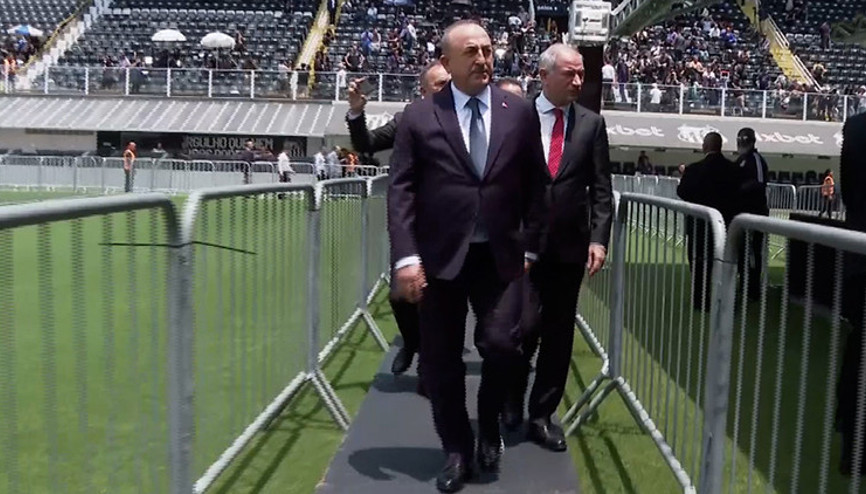 Bakan Çavuşoğlu, dünyaca ünlü futbolcu Pele’nin cenaze törenine katıldı