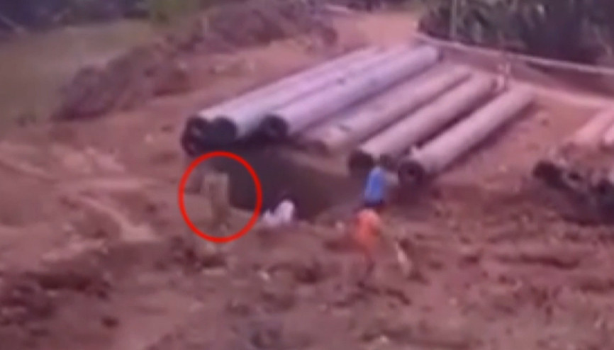Vietnam’da 35 metre derinliğindeki sütunun içine düşen çocuk için kurtarma çalışmaları sürüyor