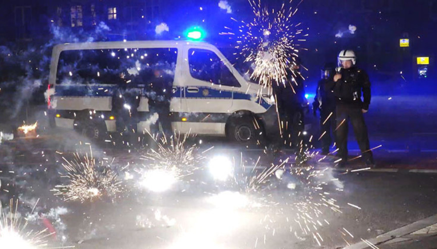 Polise havai fişeğe hapis cezası istedi