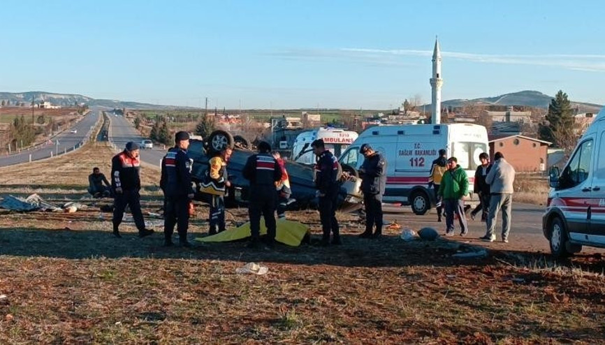 Gaziantepte öğrenci servisi ile bir araç çarpıştı: 1 ölü, 12 yaralı