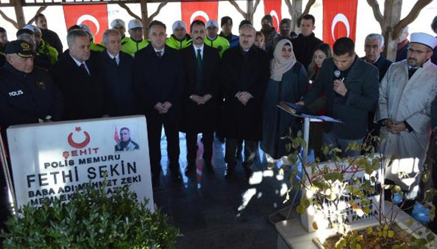 Şehit polis memuru Fethi Sekin, mezarı başında anıldı