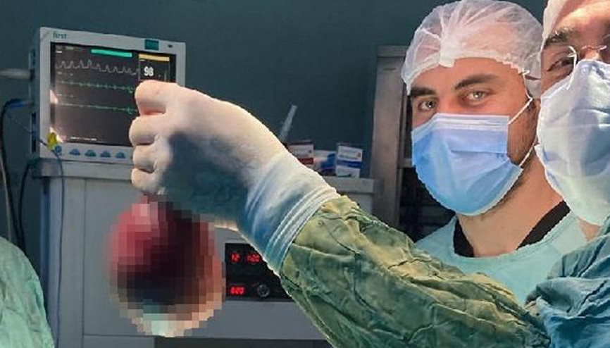 Yıllarca ameliyattan korktu, boynundan 800 gram kitle çıktı