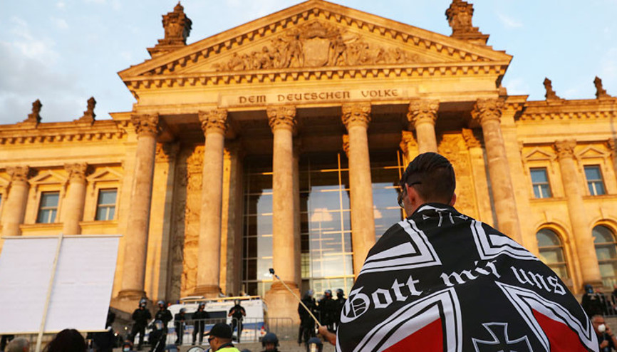 Bu ırkçılık değil de nedir