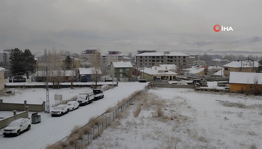 Varto’da 2023 yılının ilk karı yağdı Varto’da 2023 yılının ilk karı yağdı