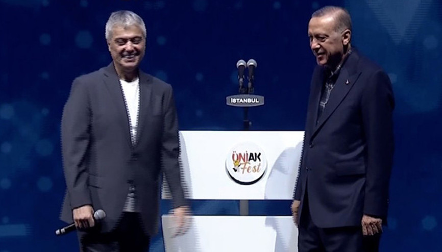 ÜNİAK FEST programında Cumhurbaşkanı Erdoğan, Cengiz Kurtoğluna eşlik etti