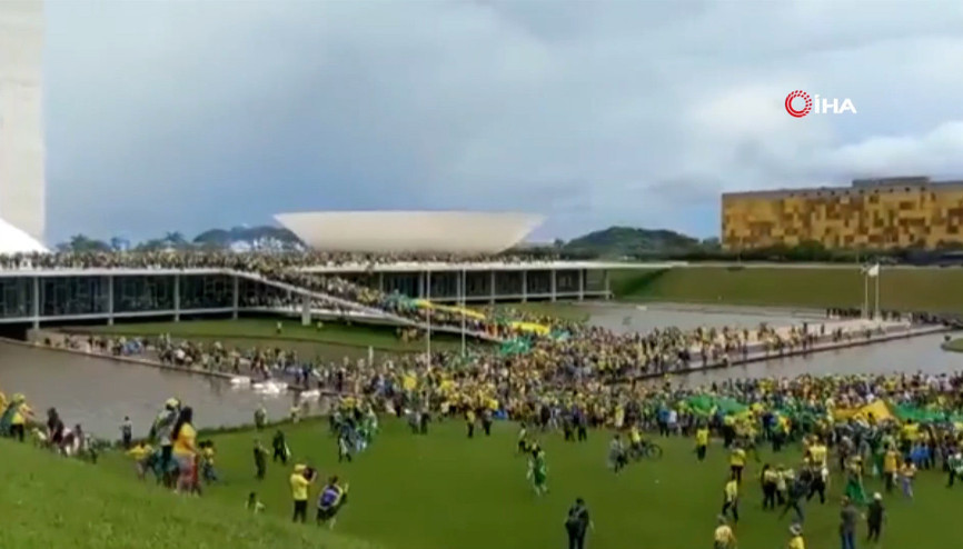 Brezilya’da Bolsonaro destekçileri Ulusal Kongre’yi bastı