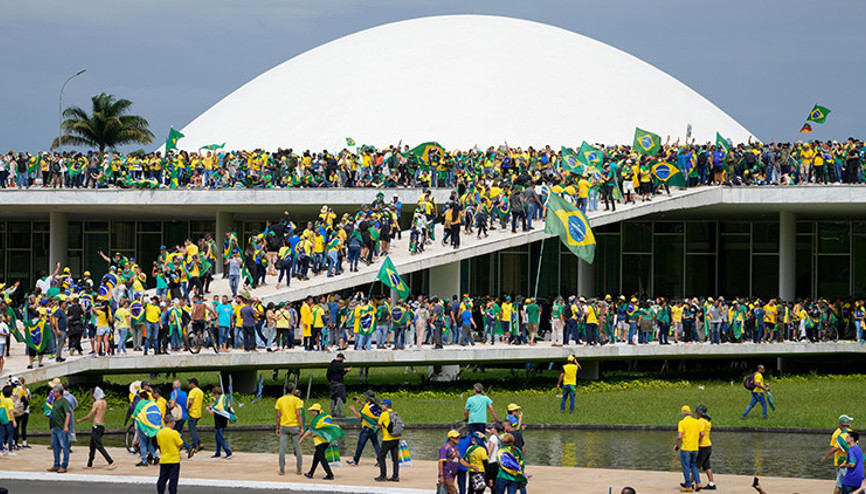 Brezilya’da Bolsonaro destekçileri Ulusal Kongre’yi bastı...