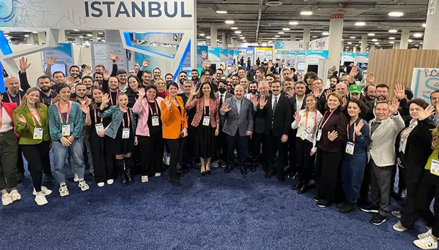 Bakan Varank, CES’e katılan Türk start-up’ları ziyaret etti