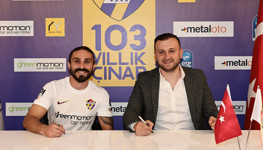 Halil Akbunar Eyüpspor ile imzaladı, yeni hedefini açıkladı