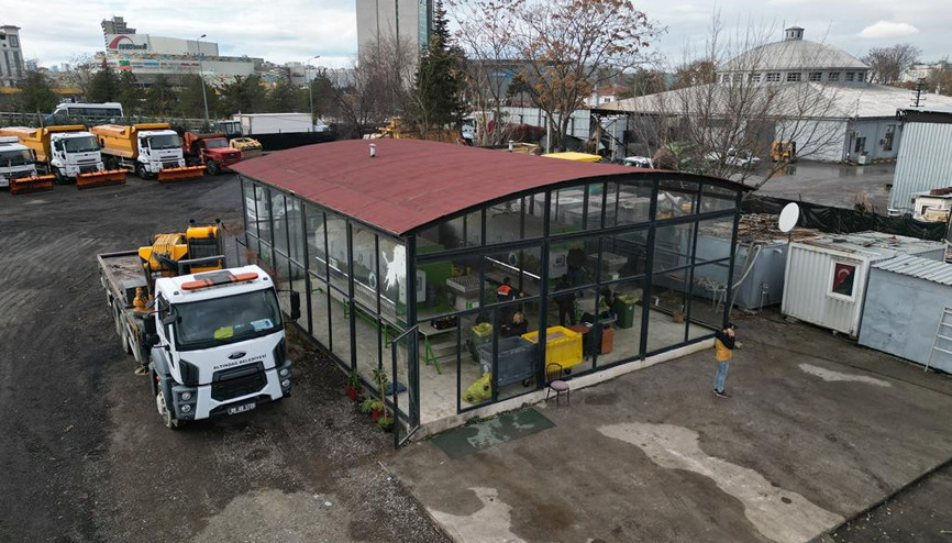 Atıklardan gübre yapıyor