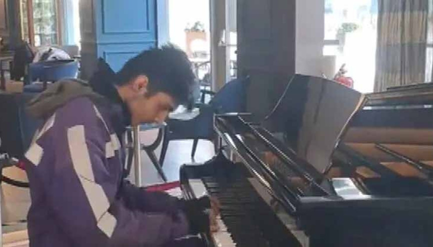 Piyanist kurye: Kendi kendime çalmayı öğrendim