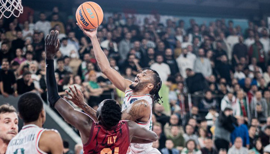 Pınar Karşıyaka evinde kaybetti