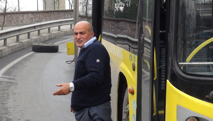 Kağıthanede seyir halindeki İETT otobüsünün tekerleği fırladı Kağıthanede seyir halindeki İETT otobüsünün tekerleği fırladı