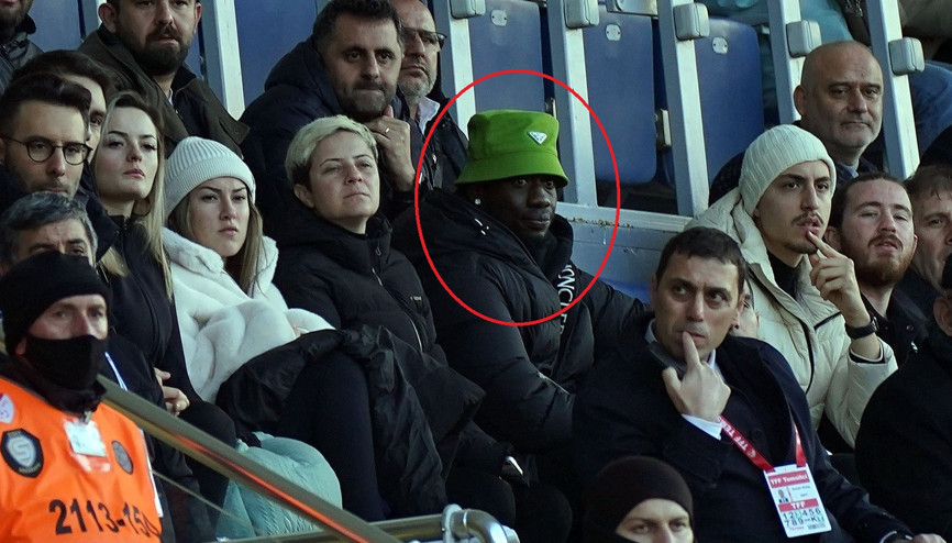 Mbaye Diagne, Haliç derbisini tribünden takip etti