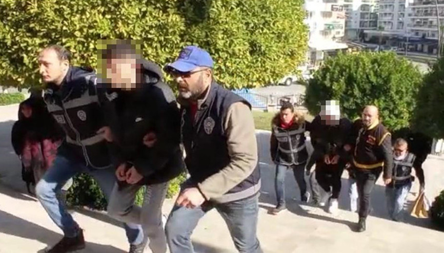 Tartıştığı kişinin önce kafasına silah dayadı sonra ateş etti... Bar kavgası sokağa taştı: 1 yaralı