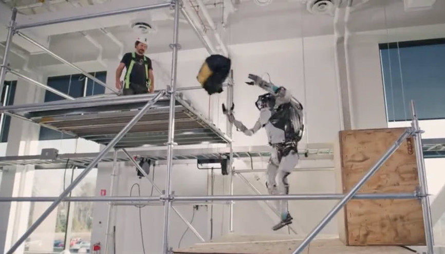 Boston Dynamics’in insansı robotu hünerlerini sergiledi