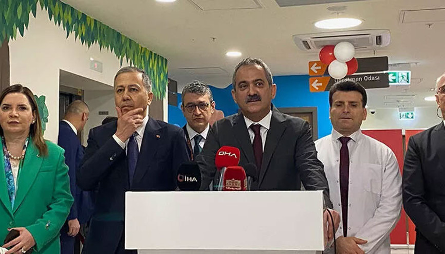 Bakan Mahmut Özer hastane sınıflarında öğrencilerle bir araya geldi