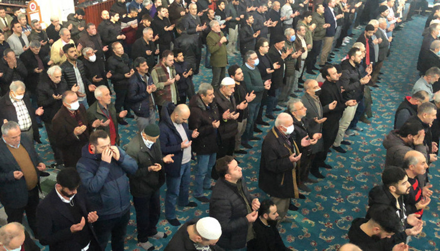 İstanbulda camilerde yağmur duası edildi