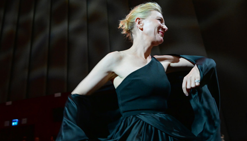 Ünlü oyuncu çalışmaktan yorulmuş: Ben evimi özledim, annemle bahçe sulamak istiyorum Ünlü oyuncu çalışmaktan yorulmuş: Ben evimi özledim, annemle bahçe sulamak istiyorum