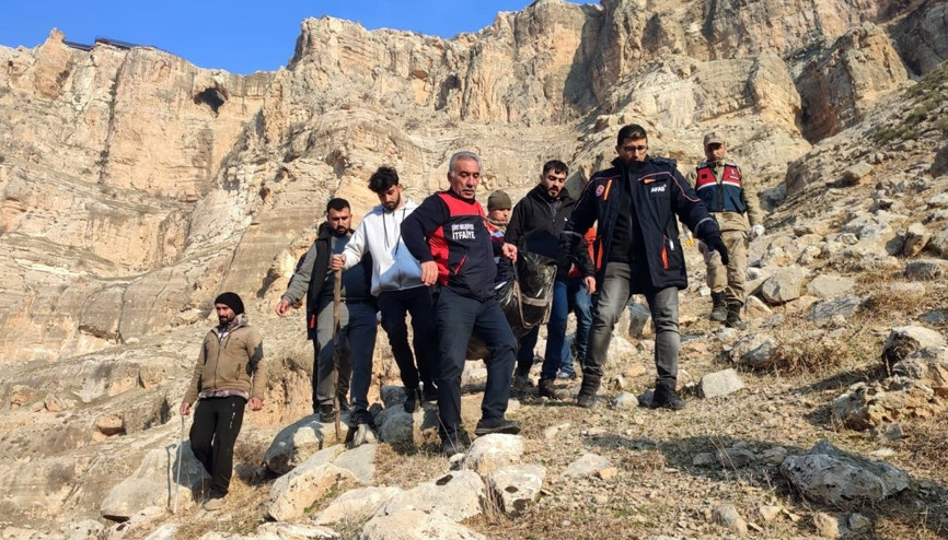 350 metre yükseklikten atlayan gencin cansız bedenine ulaşıldı