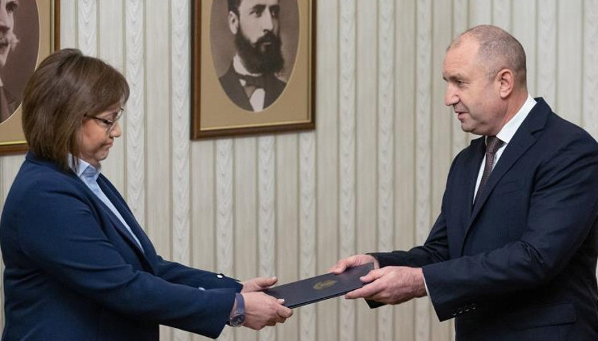 Bulgaristanda sosyalistler, görevi Cumhurbaşkanı Radeve iade etti