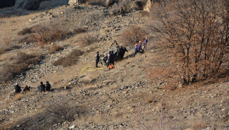 Afyonkarahisar’da hafif ticari araç 300 metrelik uçurumdan aşağı düştü: 1 ölü