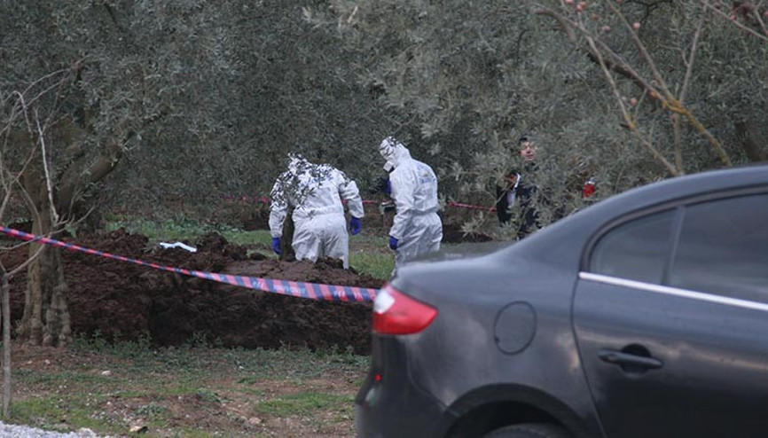 Zeytinliğe getirilen gübrenin içinden ceset çıktı