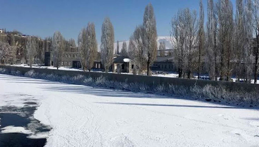 Ardahan buz kesti Sıcaklık eksi 24,8 derece