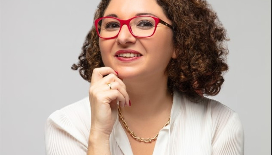 ‘İnsan aşkın içinde kendini unutur’