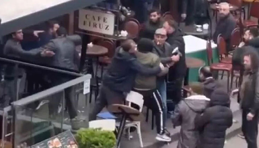 Cihangirde kafede baltalı saldırgan paniği