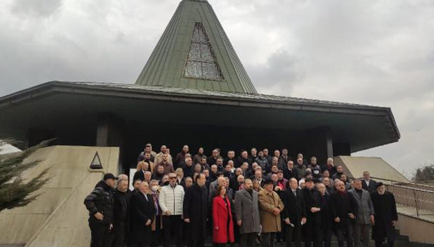 Anıt Mezarda Yeter söz milletindir tepkisi Anıt Mezarda Yeter söz milletindir tepkisi