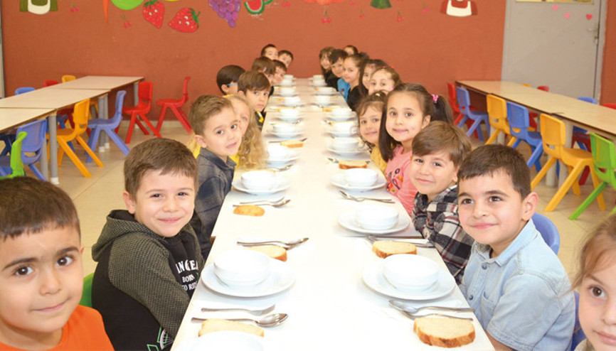 Öğrenciye ücretsiz yemek