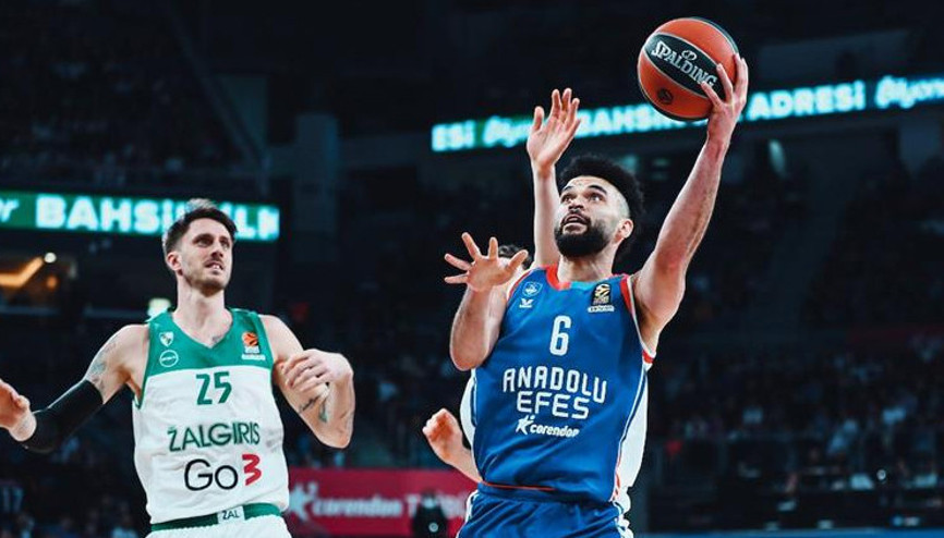 Anadolu Efes sahasında kazandı