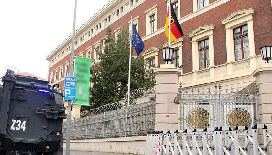 5 konsolosluk bugün de kapalı CNN TÜRKte Nihat Uludağ detayları anlattı