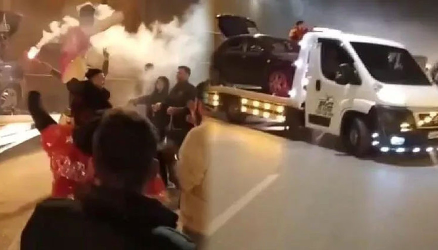 Yolu kapatıp meşalelerle halay çektiler