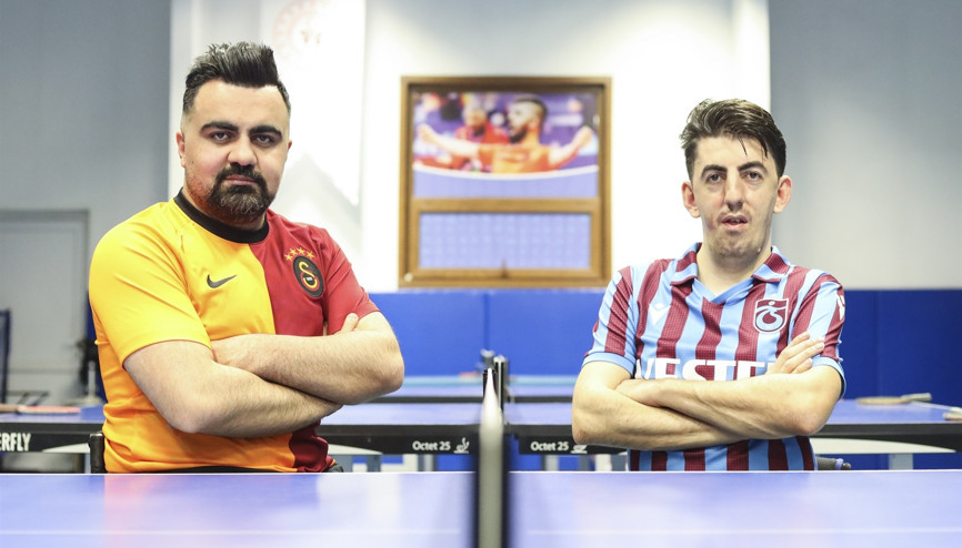 Abdullah Öztürk ve Nesim Turan, Fair-Play’e dikkat çekmek adına masa tenisi oynadı Abdullah Öztürk ve Nesim Turan, Fair-Play’e dikkat çekmek adına masa tenisi oynadı