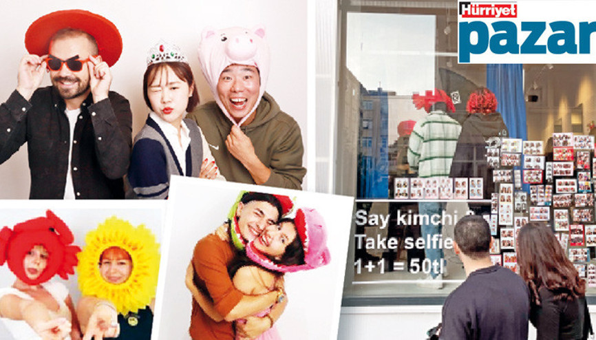 K-Pop kliplerindeki gibi  fotoğraflar çektirmeye gidiyorlar