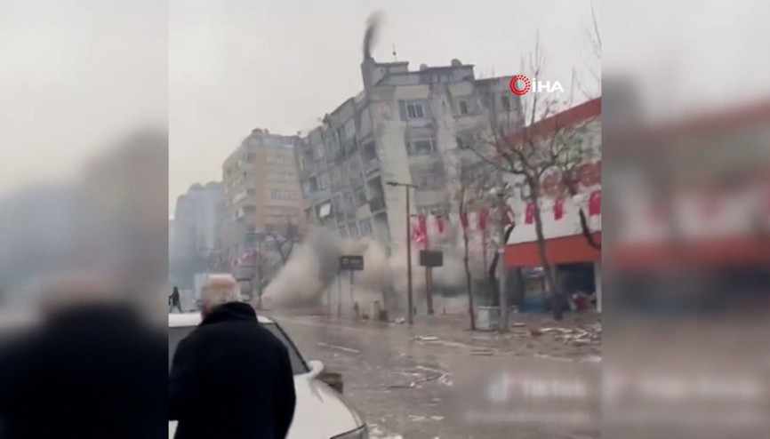 Kahramanmaraşta 7 katlı binanın yıkılma anı kamerada